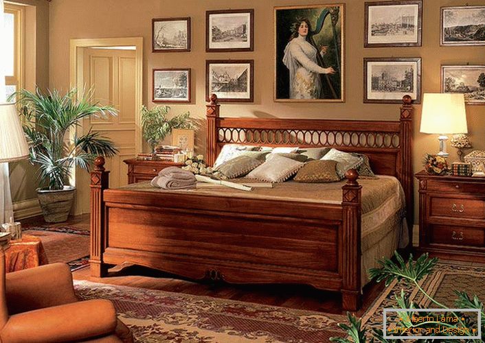 Правилно съвпадащи, масивни мебели от дърво за спалня в бароков стил.