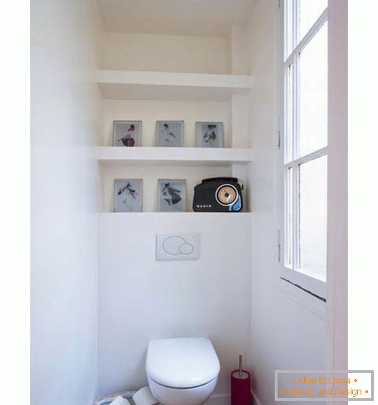 Тоалетна на малък студио апартамент в Париж