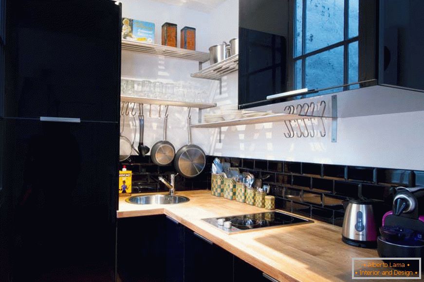 Кухня на малък студио апартамент в Париж
