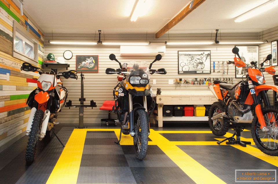 Мотоциклети в творческия гараж