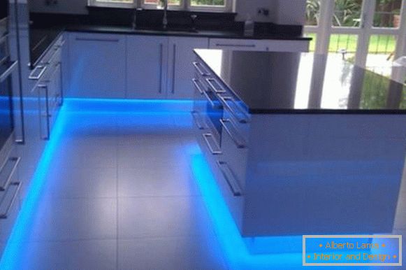 LED подово осветление в кухнята