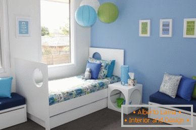 Интериор на малка детска стая за момче