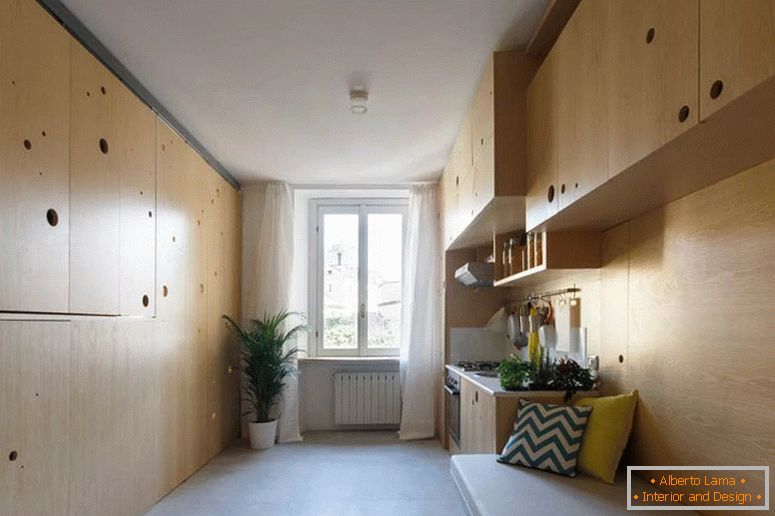 Интериорът на малък просторен апартамент