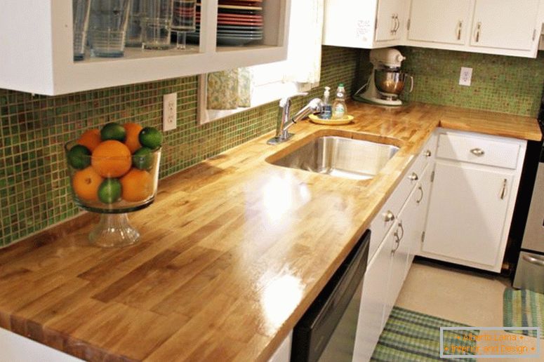 мебели-дъбово дърво-касапин блок-плотове-за-малки-кухненски пространства-с-бяло-дървен-шкаф-и-зелен-мозайка кухненски плочки-за-ПЛОТ-идеи-касапин блок-countertop- дъб-касапин