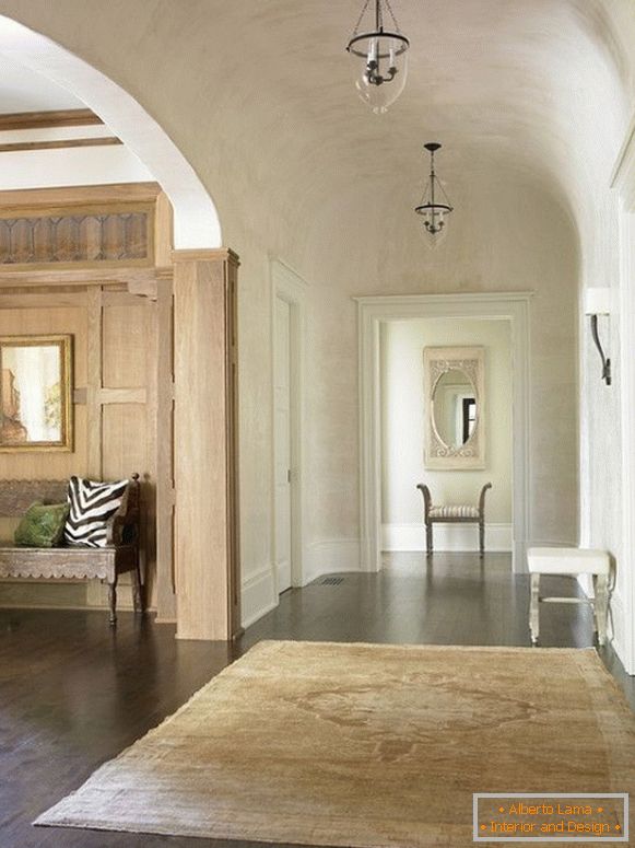 Луксозна венецианска мазилка в коридора снимка