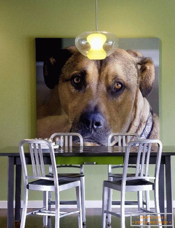 Снимка на кучето като украса на стената