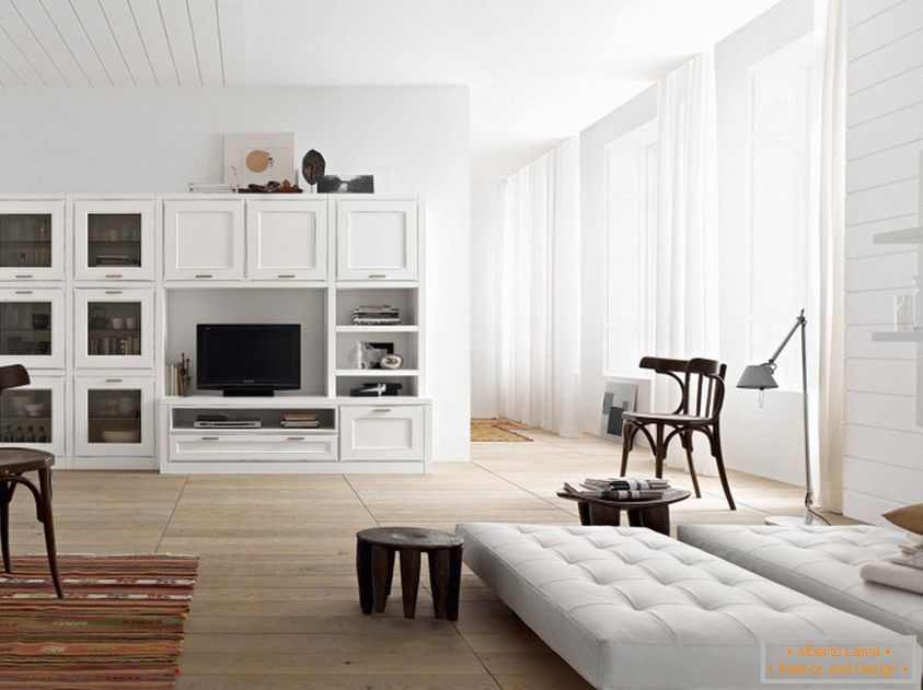 Бели мебели в хола