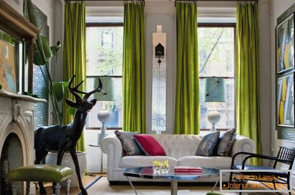 Светло зелени завеси в дизайна на всекидневната