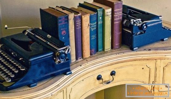 Vintage декор: книги и пишещи машини