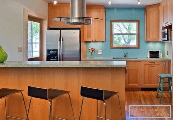 Комбинация със син цвят в интериора на кухнята