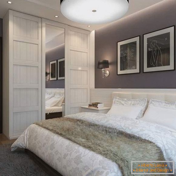 Вграден гардероб в спалнята в модерен стил с огледало и осветление