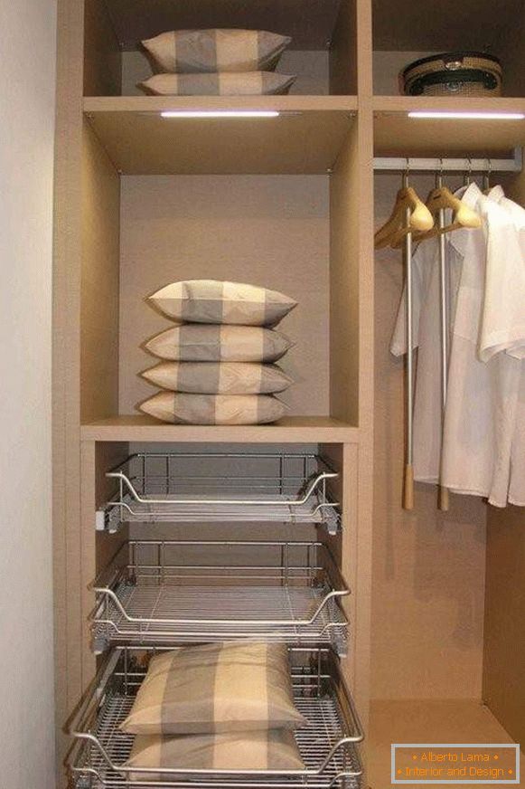 Попълване на вграден гардероб в спалнята - пример и снимка вътре