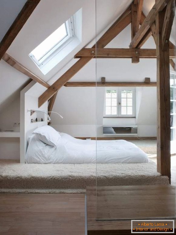 Дизайн на тавански етаж - снимка на спалня с веранда