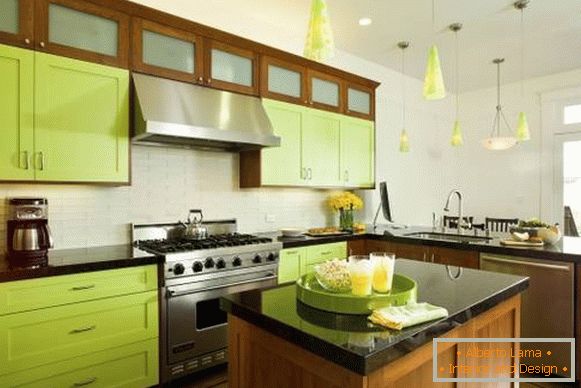 кафяво-зелена кухня