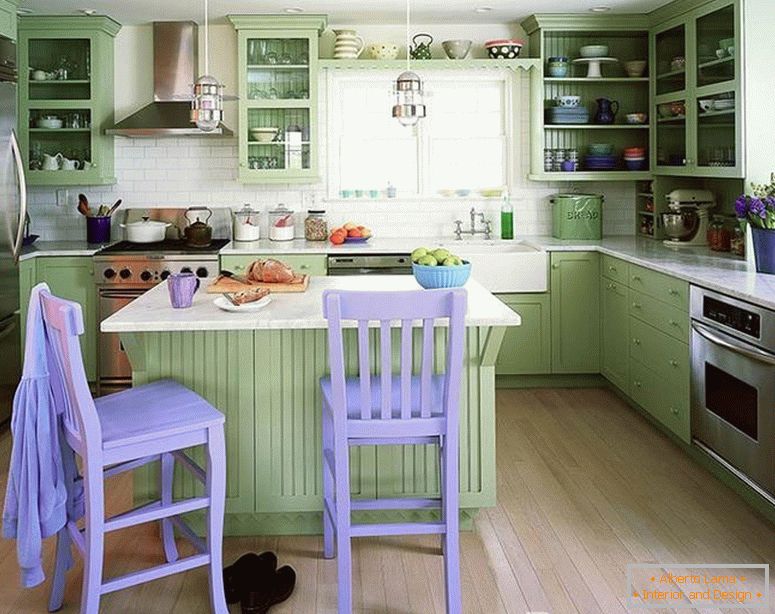 Комбинацията от зелено и лилаво в кухнята