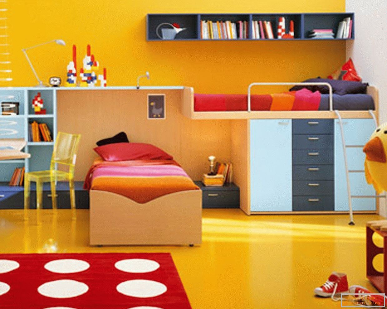 Ярко жълта детска стая с червени декоративни елементи