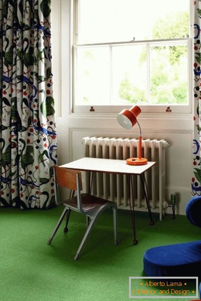 Ярки цветове и необичайни завеси в детската стая за момчето