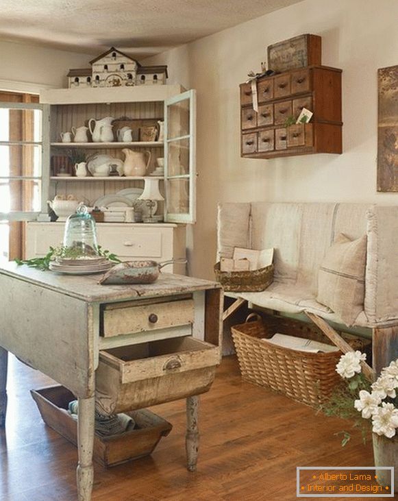 Красива пейка в интериора на кухнята в стила на cheby-chic