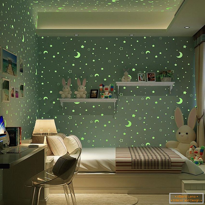 Звезди по стените в детската стая