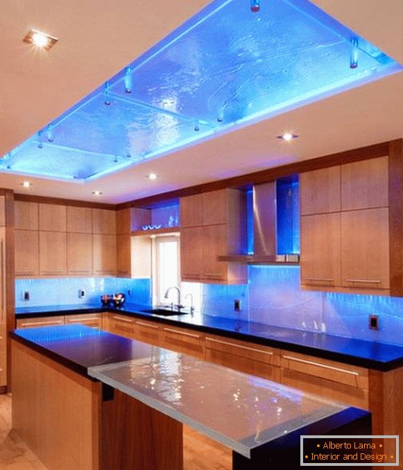 Кухненски дизайн със синя подсветка