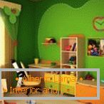 Зелена тапет в детската стая
