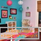 Тюркоазено и розово в дизайна на детската стая