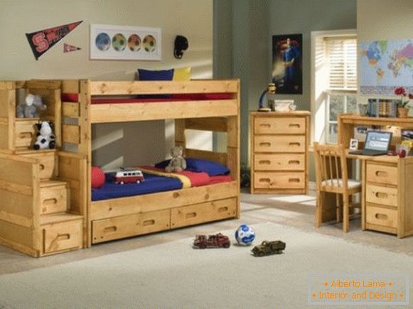 Дървени мебели в стилна детска стая