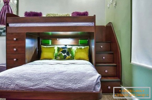 Двуетажно легло с вградени шкафове
