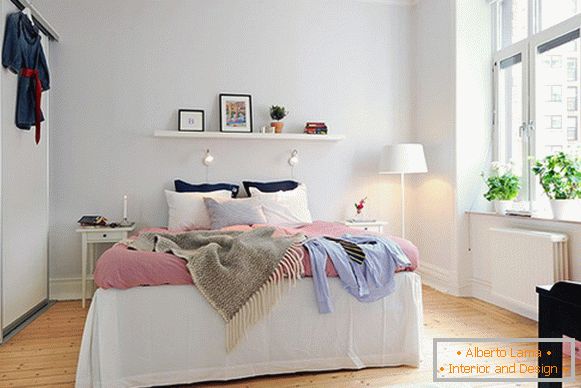 Спалня на малък апартамент в Швеция