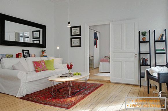 Хол на малък апартамент в Швеция