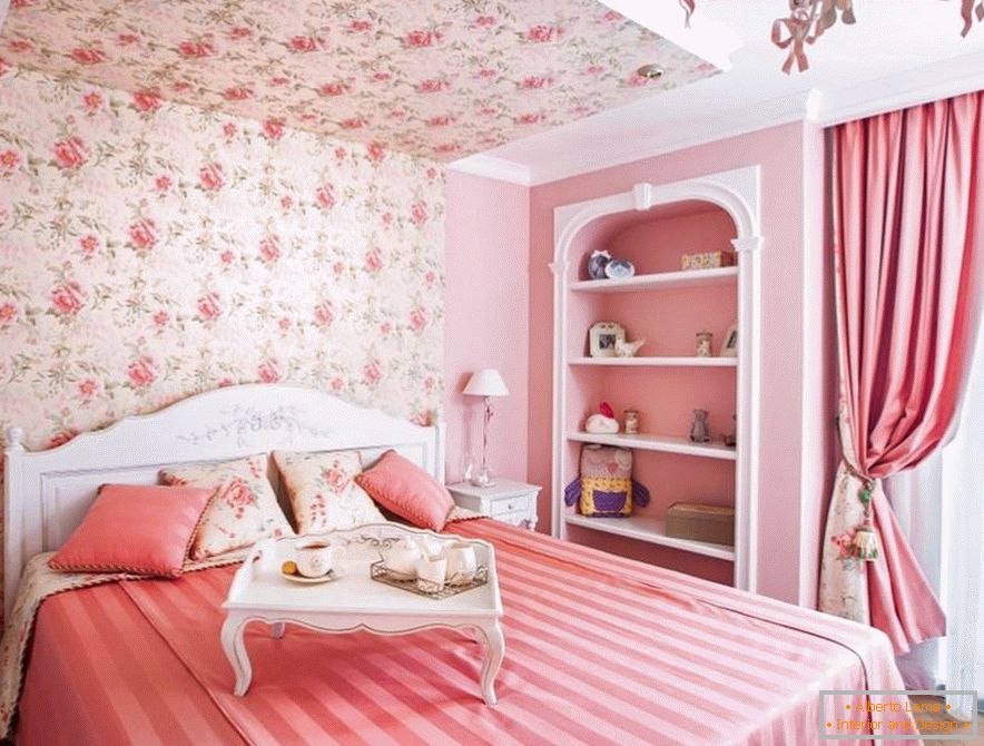 Спалня в розов цвят