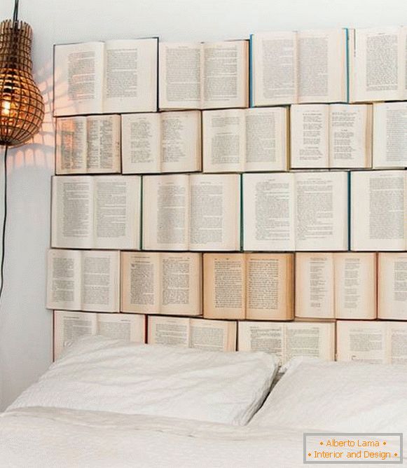 главата на леглото е книги