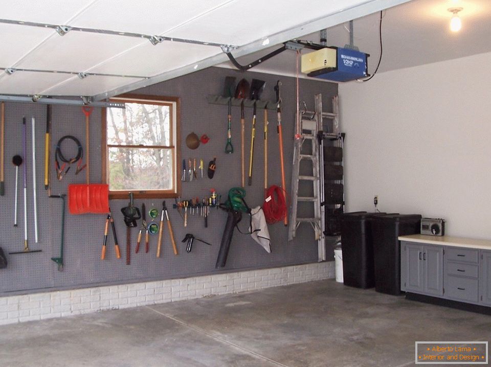 Стенна монтажна система в гаража