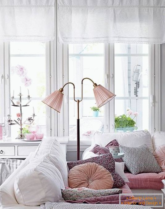 Романтичен пастел в дизайна на хола