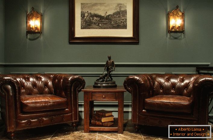 За офиса на джентълмен в английския стил се характеризират с масивни кожени столове и стриктни интериорни елементи.