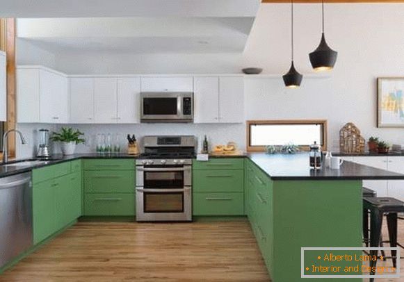 Кухня в бял и зелен цвят - снимка с тъмен връх
