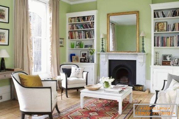 Зелен интериор на хола с бели мебели
