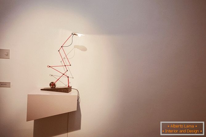 Bugal лампа за маса от студиото Magenta