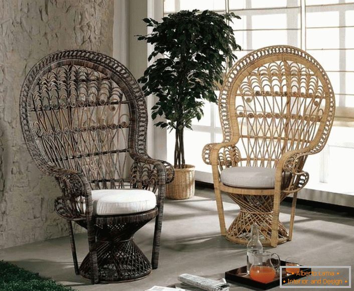 Мебели от ракита често се използват за декорация на интериора в еко-стил.