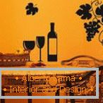 Виноград и вино на стене кухни