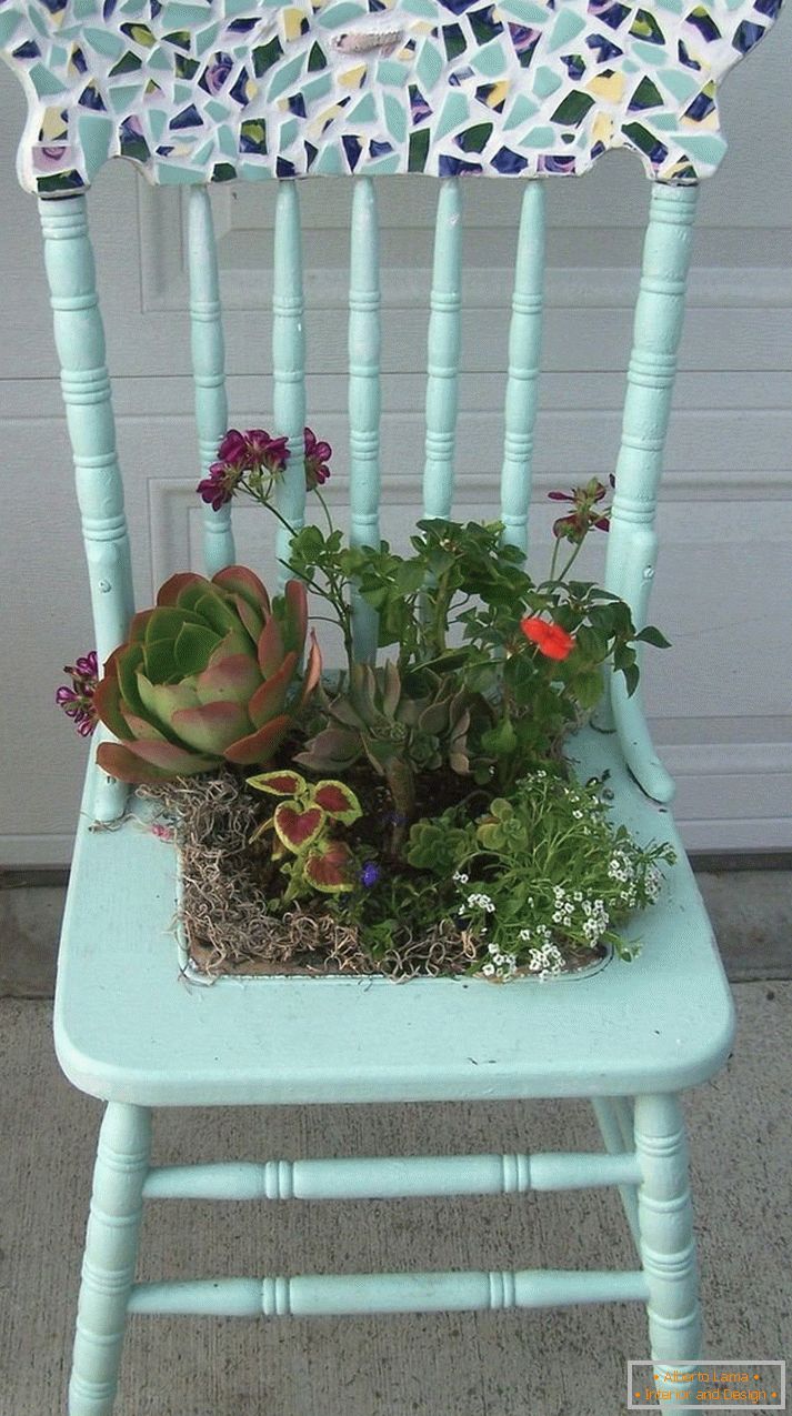 Аранжиране на цветя в седалката на стола