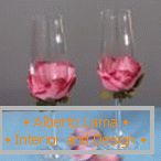 Сватбени очила с декорация от розови листенца