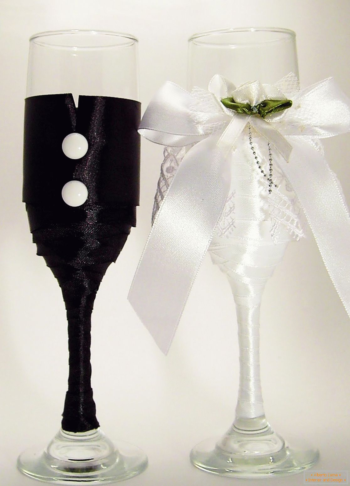 Чаши във форма на булка и младоженеца