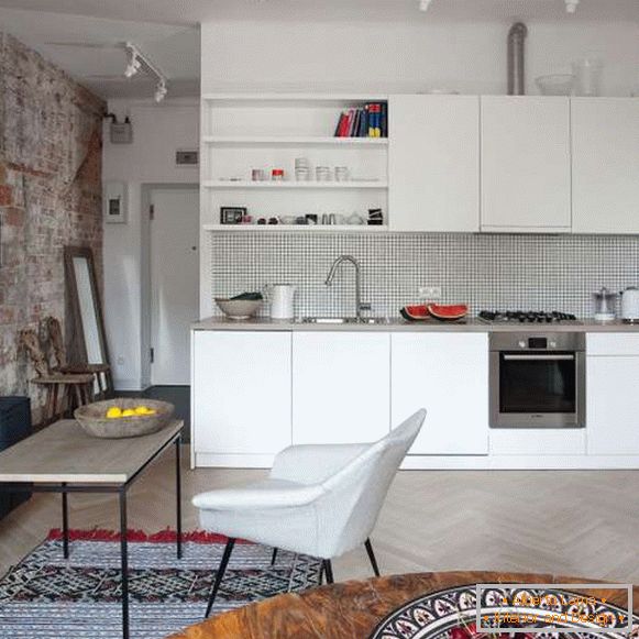 Стилен дизайн на едностаен апартамент - комбинирана кухня