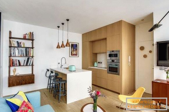 Кухненски интериорен дизайн във вътрешността на едностаен апартамент