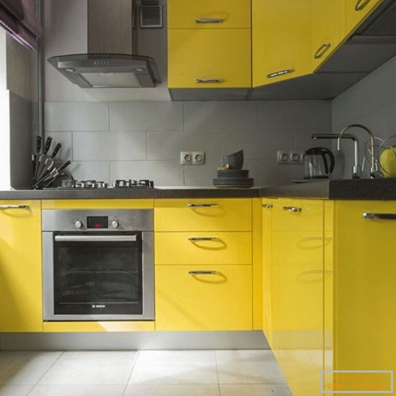 Жълти мебели в кухнята