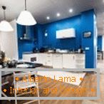 Разделяне на кухня и хол с осветление