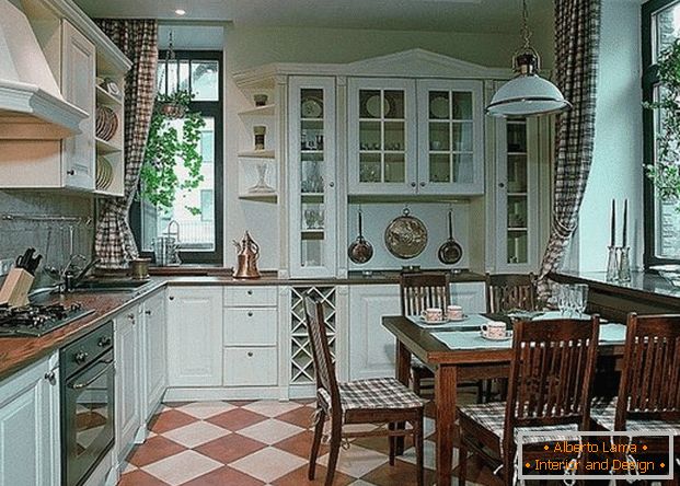 кухненски дизайн в частна къщас панорамными окнами