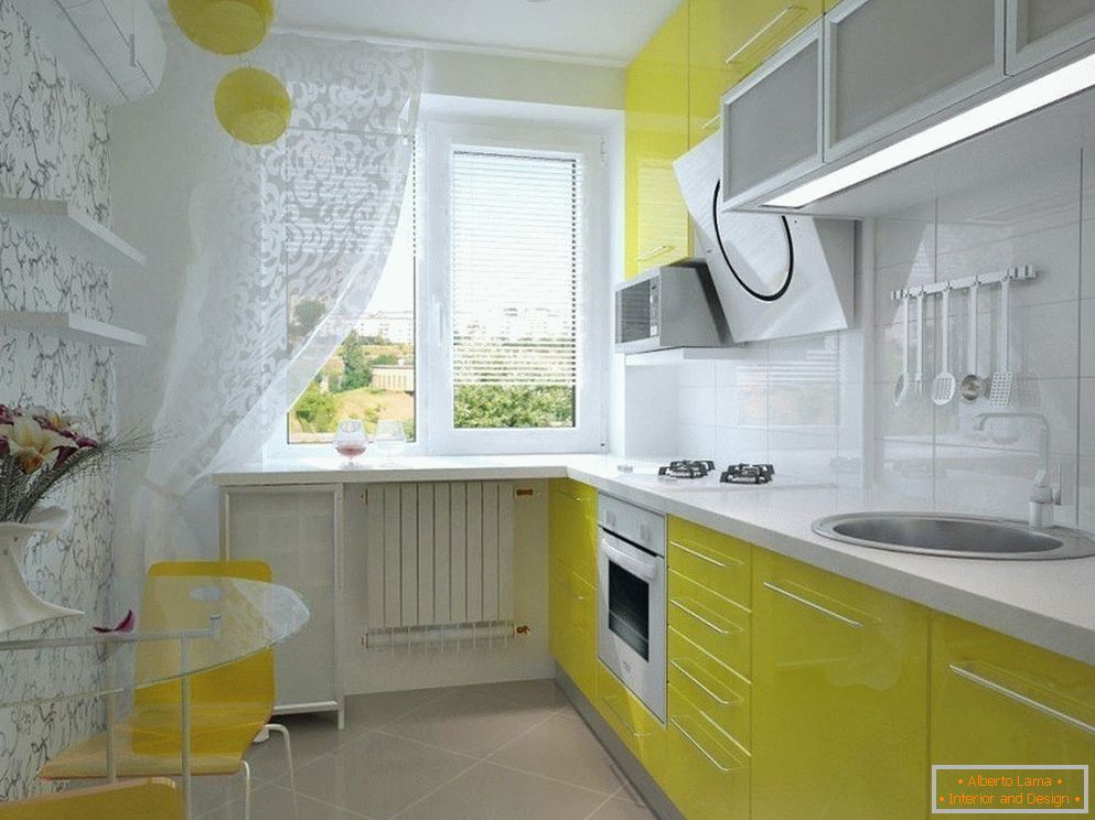 Кухненски интериор в бял и жълт цвят