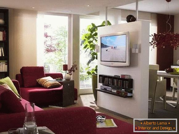 Проектиране на едностаен апартамент - разделен на две зони чрез разпределение с телевизор